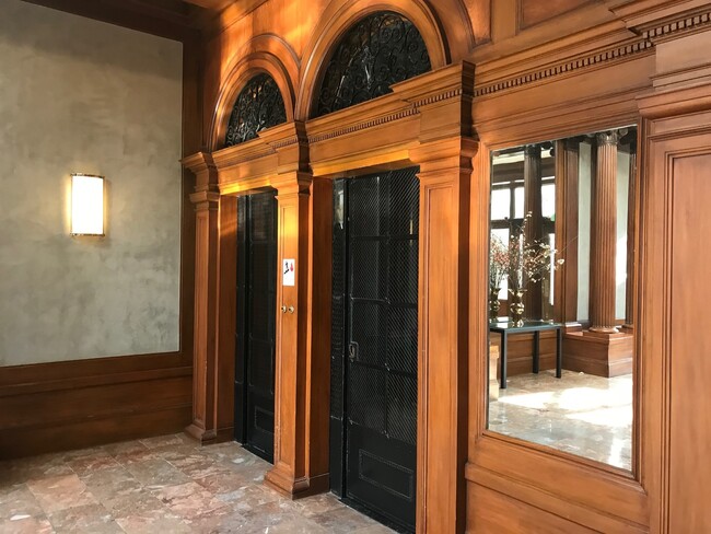 Foto del edificio - 512 Van Ness Ave