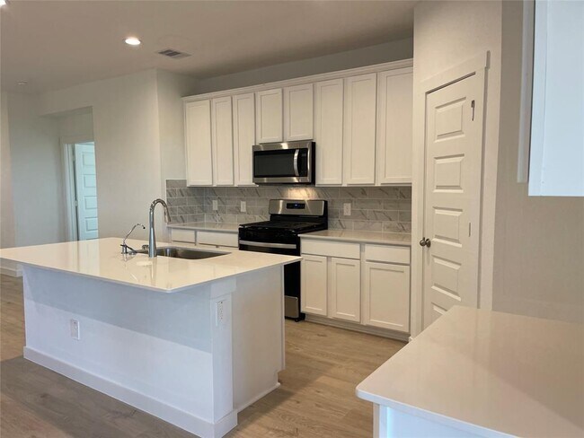 Building Photo - 3811 Pierce Pl Ln