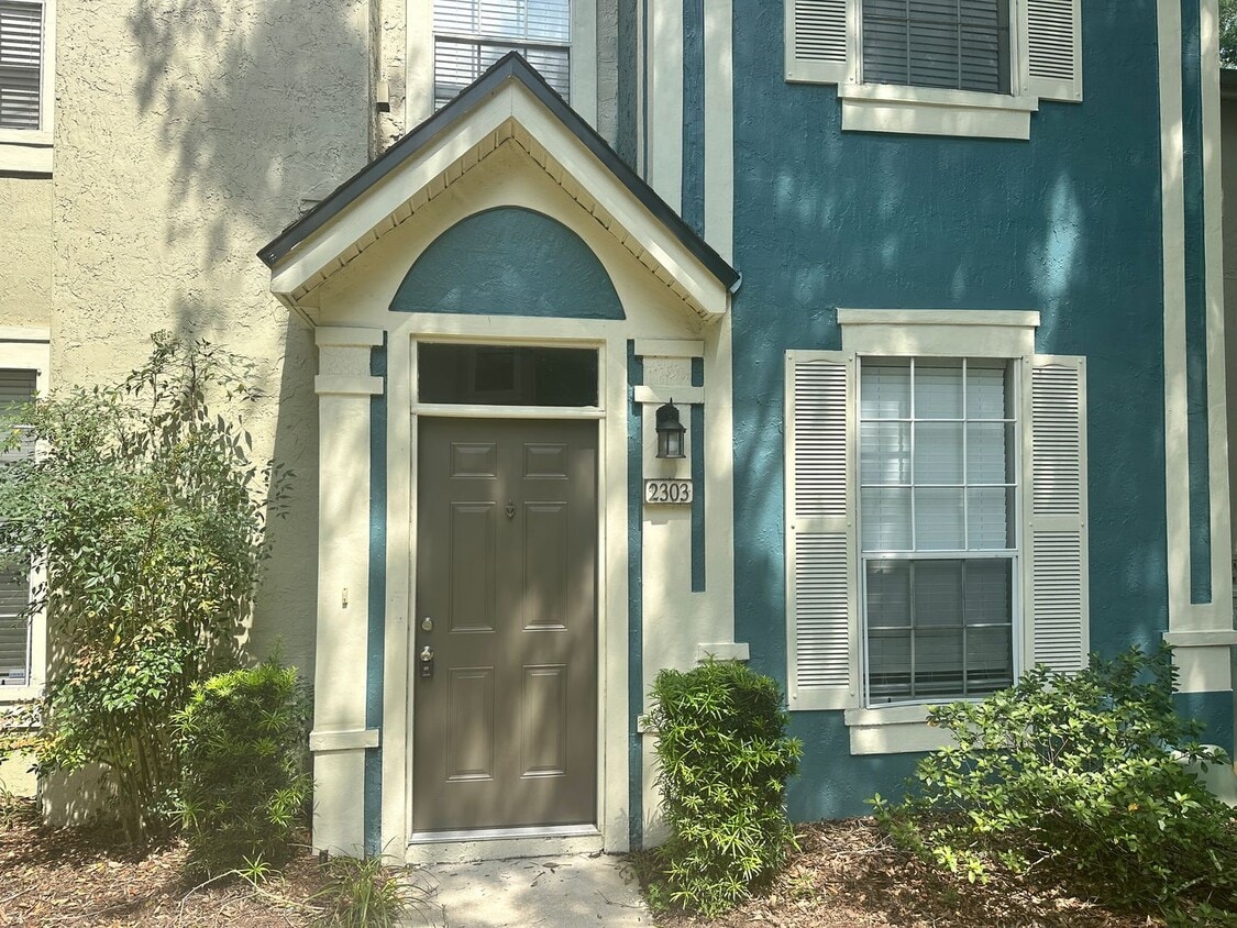 Primary Photo - 13703 Richmond Park Dr N