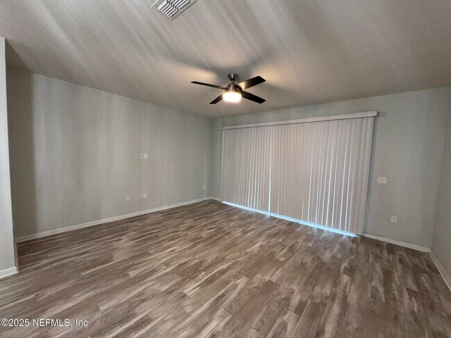 Building Photo - 6881 Roundleaf Dr