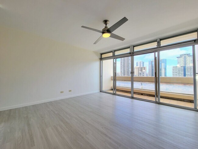 Foto del edificio - Available Now: A 1 Bedroom, 1 Bathroom Condo with 1 Assigned Parking Stall