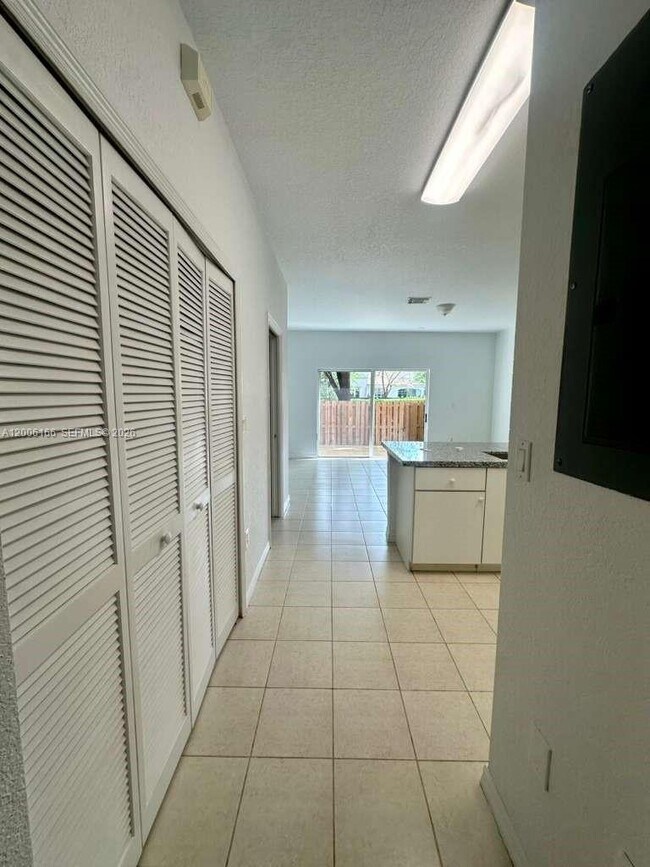 Foto del edificio - 10760 NW 82nd Terrace