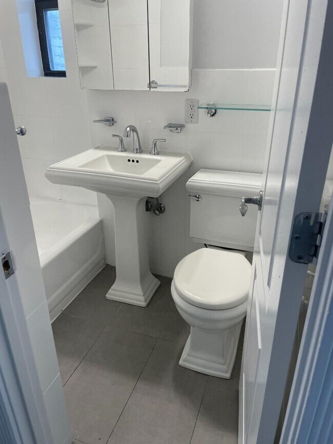 Building Photo - 51 Leroy St