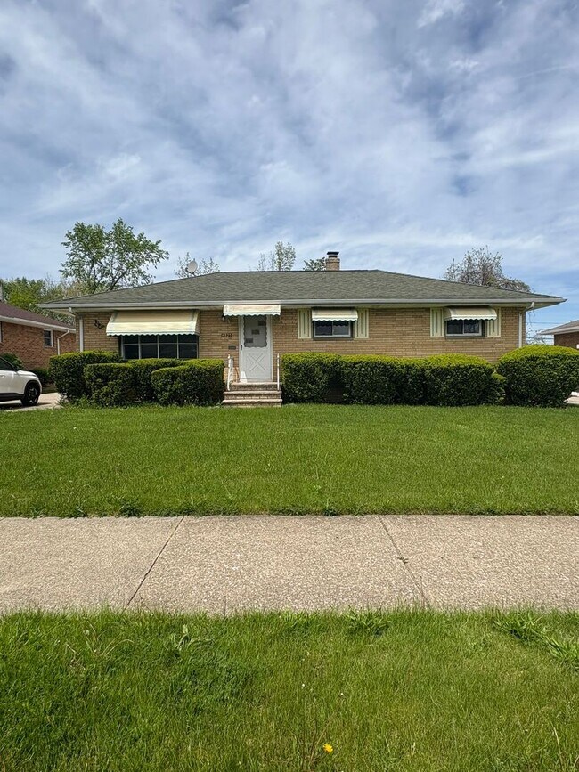 Foto del edificio - Cozy & Affordable Home in Maple Heights