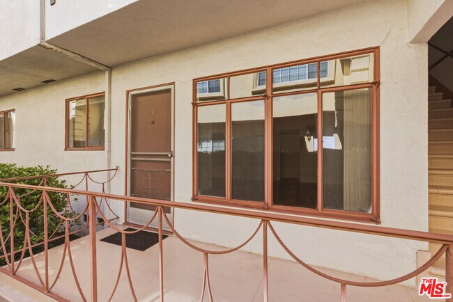 Building Photo - 1058 S Wooster St