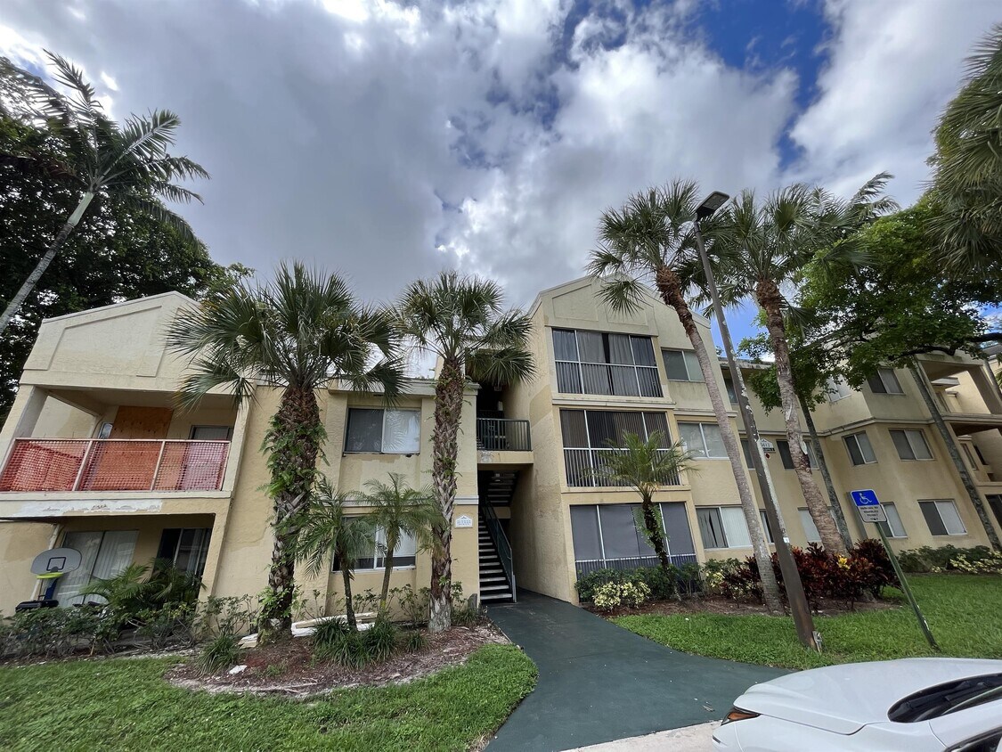 5740 Rock Island Rd, Tamarac, FL 33319 Townhouse for Rent in Tamarac