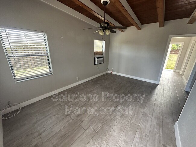 Building Photo - 1606 S Miramar Ave