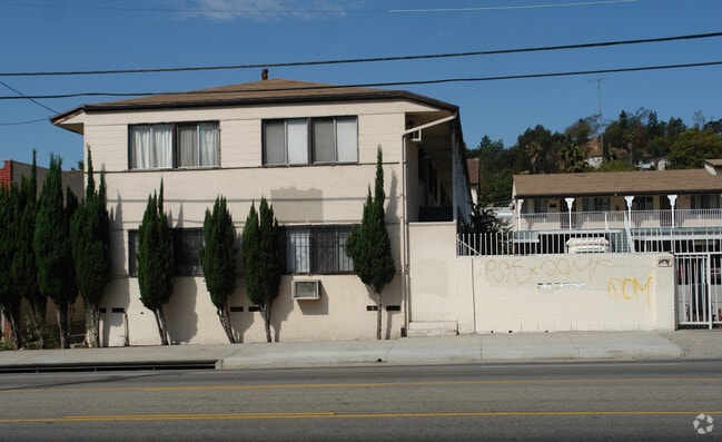 Building Photo - 6817-6819 N Figueroa St