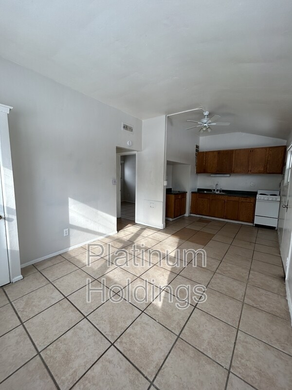 Foto del edificio - 1055 Neville Ave