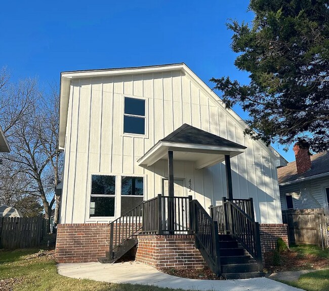 Building Photo - 422 S Park St