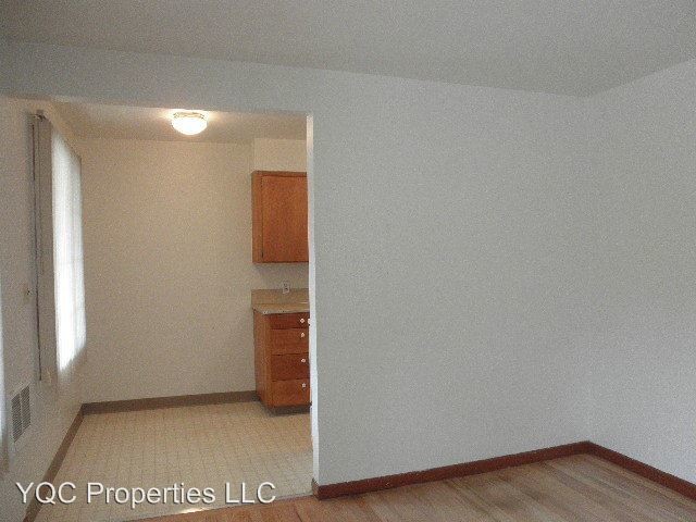 Building Photo - 1319 E Reserve St