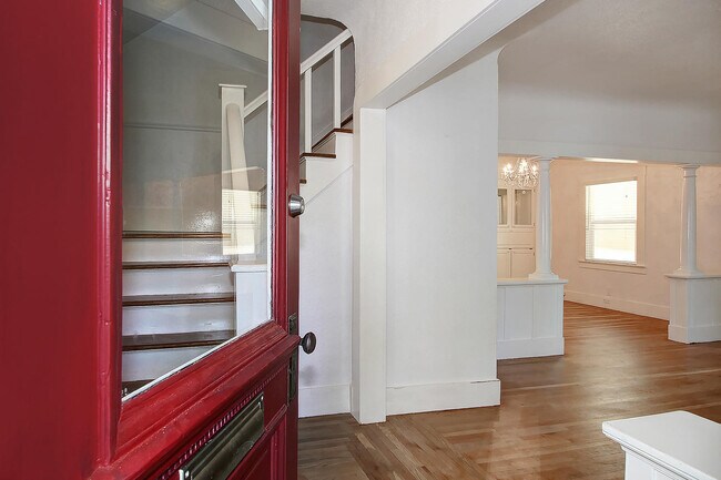 Building Photo - 2806 G St