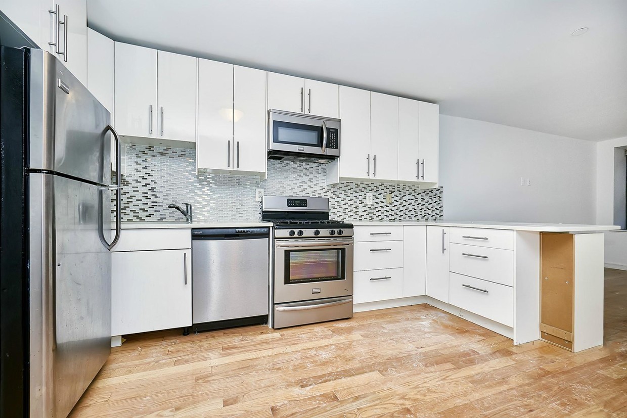 Primary Photo - 136 W 136th St