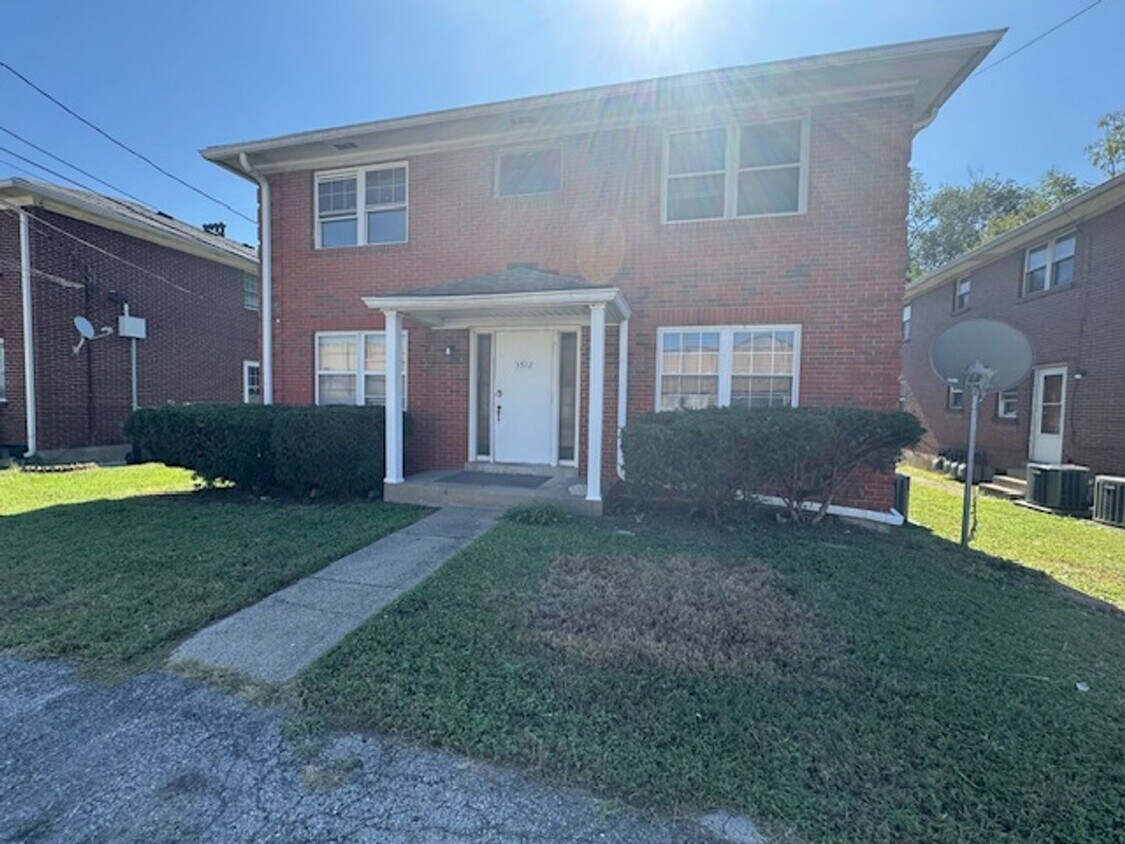 Foto principal - 3512 Brockton Ln