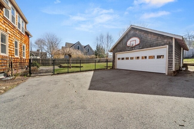 Building Photo - 14 Morse Ct