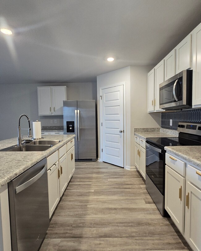 Building Photo - 4384 White Cedar Ct