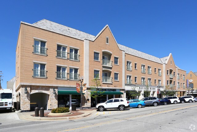 Building Photo - 1849 Green Bay Rd