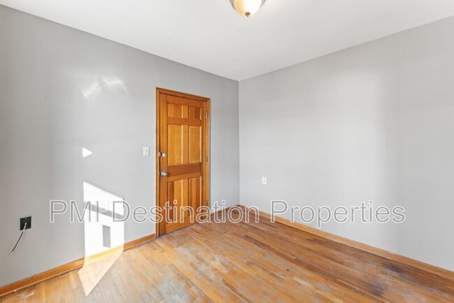 Building Photo - 533 Brown Ave