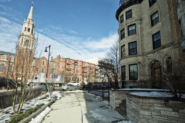 Building Photo - 870 Beacon St