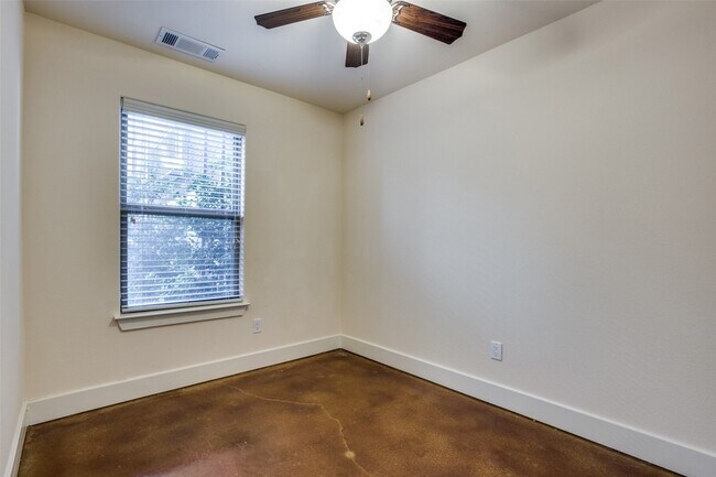 Foto del edificio - 4323 Dickason Ave