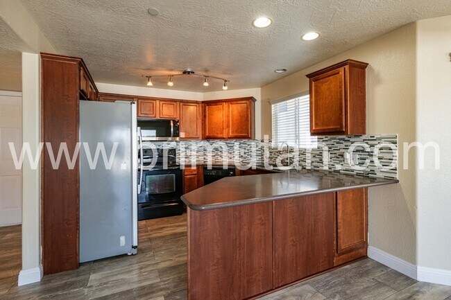 Building Photo - 74 E Resaca Dr