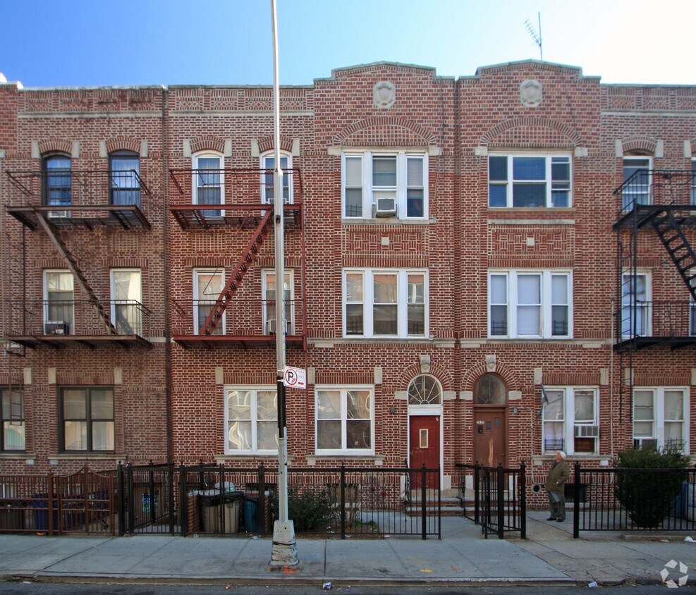 Building Photo - 2033 78th St
