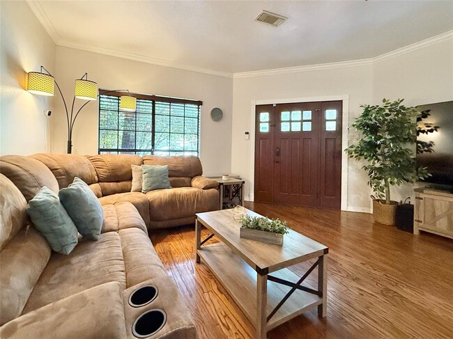 Building Photo - 42 Village Knoll Pl