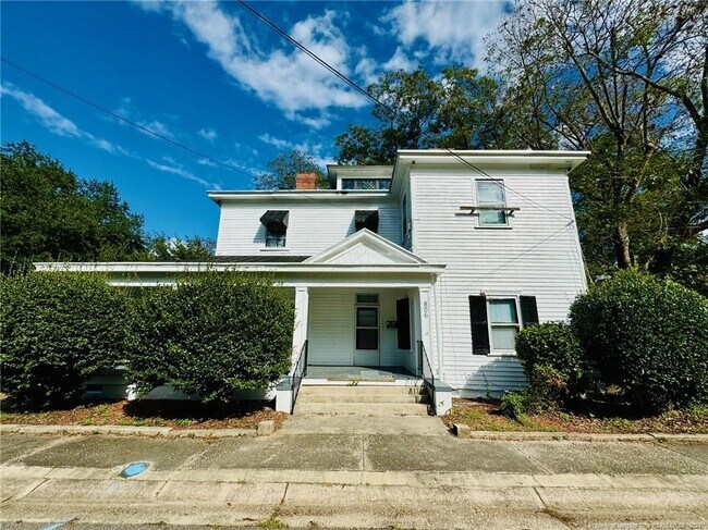 Building Photo - 806 Caldwell St