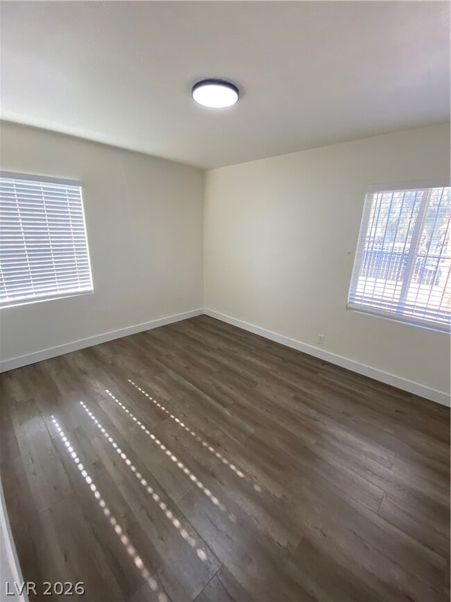 Building Photo - 1711 Santa Paula Dr