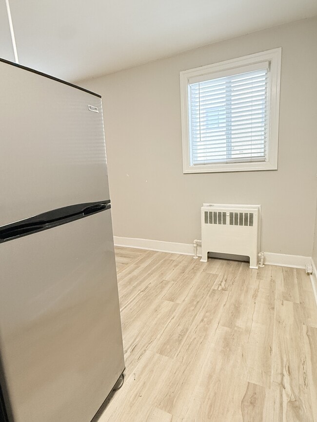 Building Photo - 308 Askin Ave