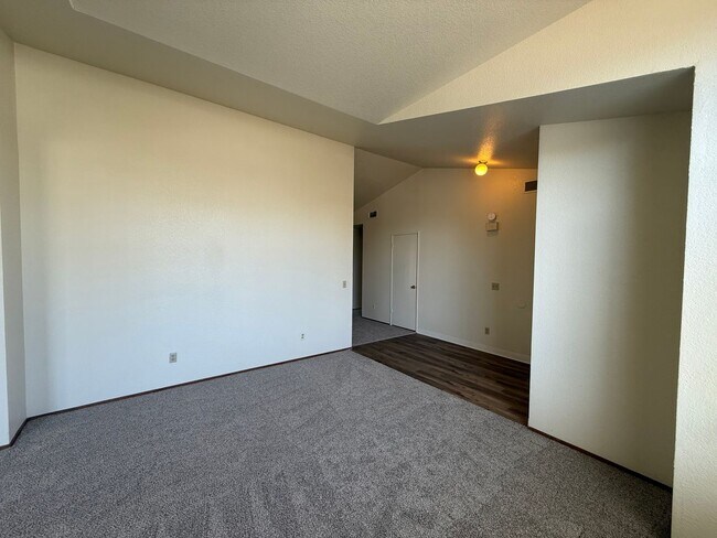 Foto del edificio - Spacious 4bed 2bath home in the Rio Linda/...