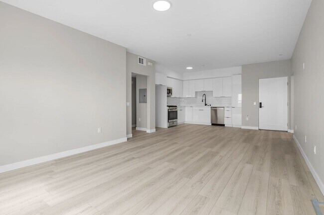 Building Photo - 12714 S Figueroa St