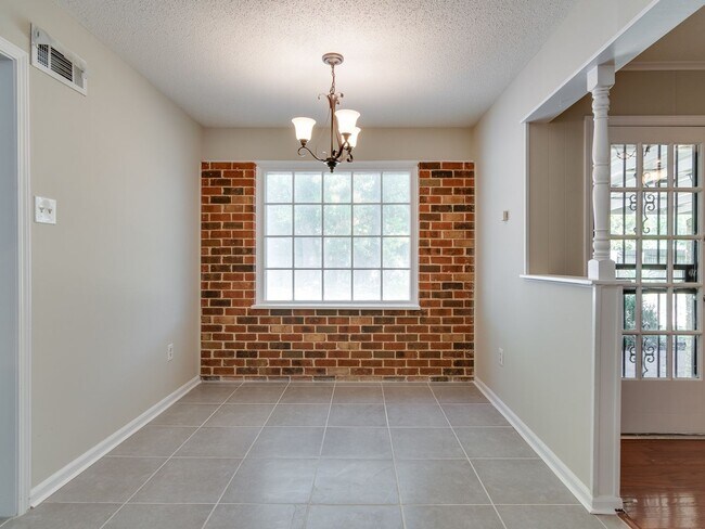Foto del edificio - Perfectly renovated 3BR/2B available for rent!