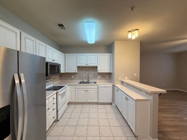 Photo - 6941 Hanesbrook Cir Apartment