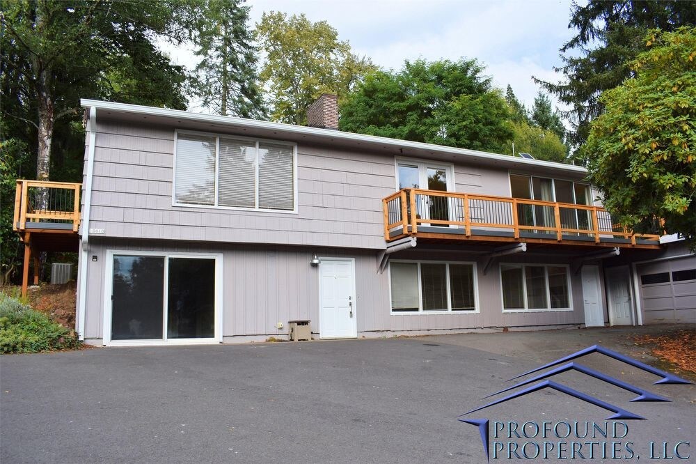 Primary Photo - 10010 SW Terwilliger Boulevard