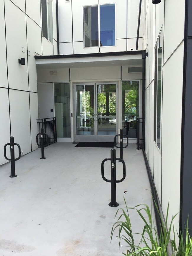 Foto del edificio - 5043 Brooklyn Ave NE