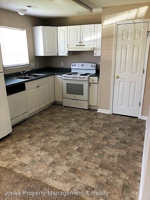 Primary Photo - 2 br, 1 bath Apartment - 702 Bringle Ferry Rd