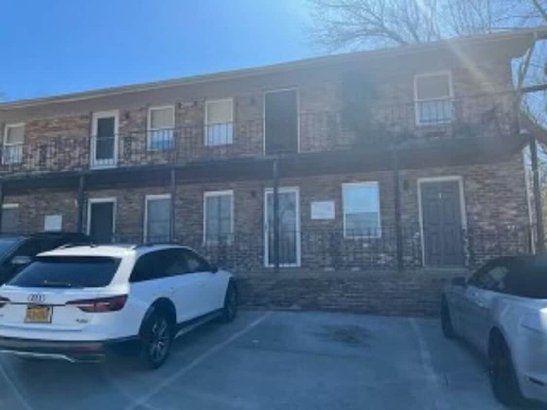 Primary Photo - Knoxville 37920 - One Bedroom Ground Floor...