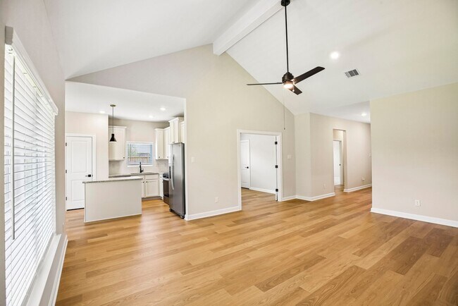 Building Photo - 3085 Sorrento Hl Dr