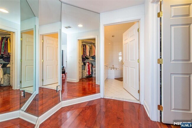 Foto del edificio - 115 Kensington Ln