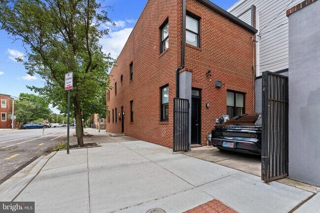 Building Photo - 1126 S Potomac St