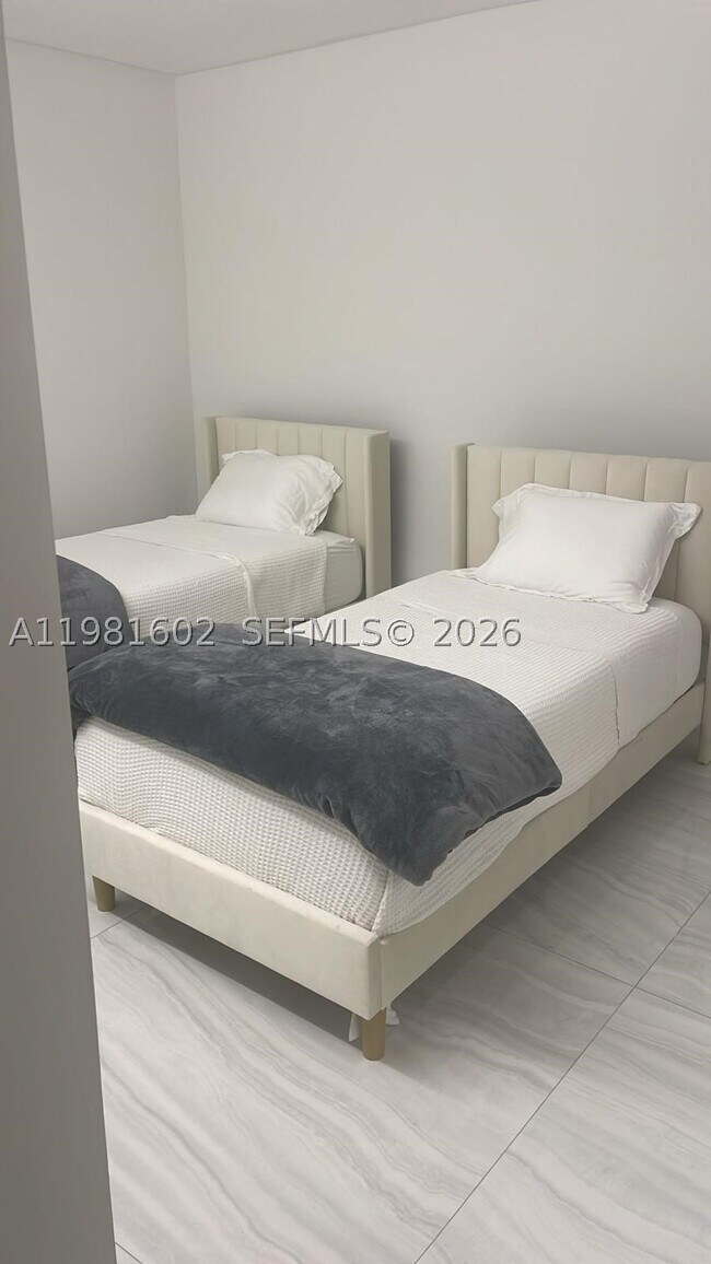 Foto del edificio - 19355 Turnberry Way