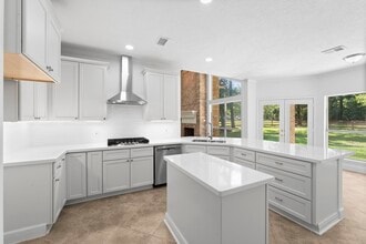 Building Photo - 15456 Pin Oak Dr