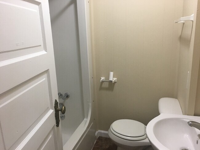 bathroom - 3203 Arsenal St