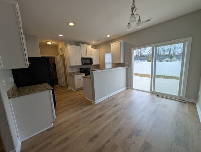 Foto del edificio - Spacious Townhome in Kingstree!