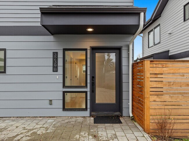 Building Photo - 2bd/1.75ba Seattle Home