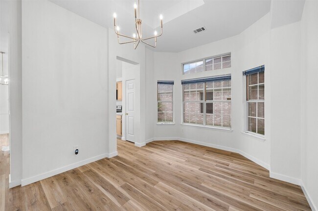 Foto del edificio - 3841 Pine Valley Dr