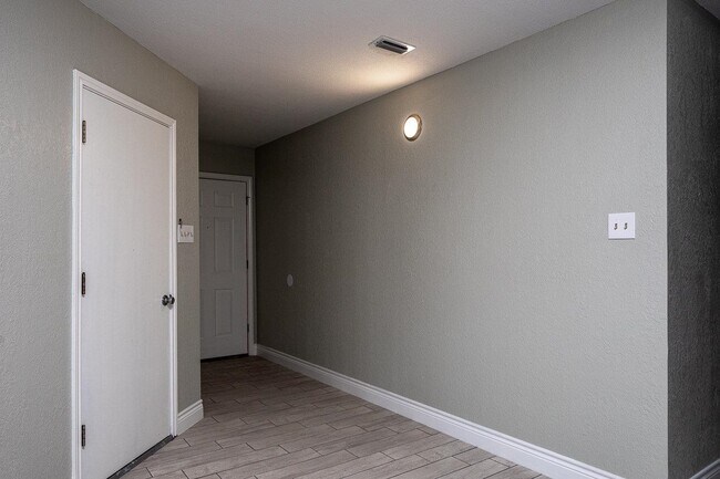Building Photo - 210 Miller Dr