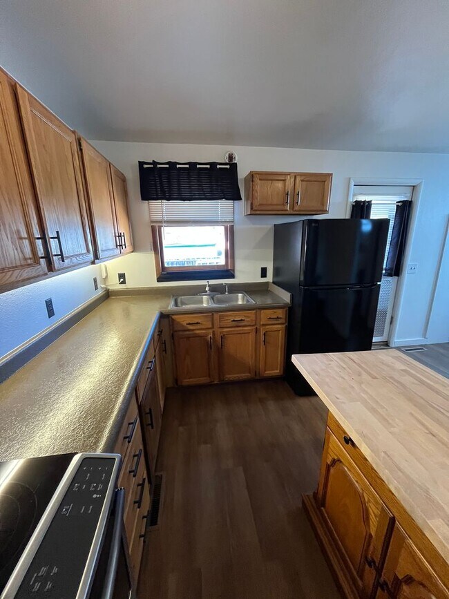 Foto del edificio - 527 N Franklin St