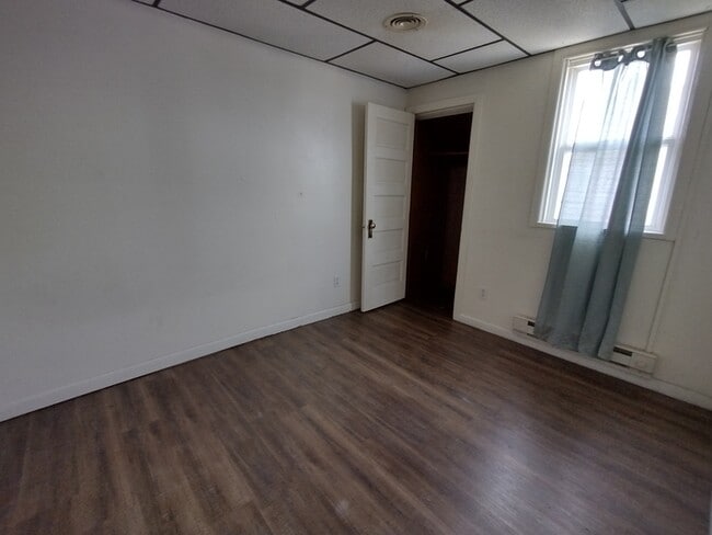 Building Photo - 139 St Clair Ave SE
